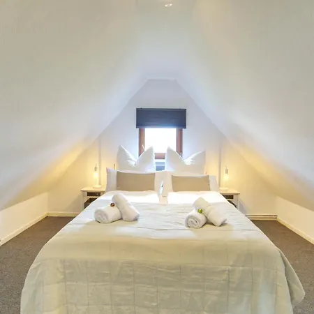 Quiet 2-room With Separate Entrance * Düsseldorf
