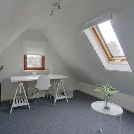 Quiet 2-room With Separate Entrance
